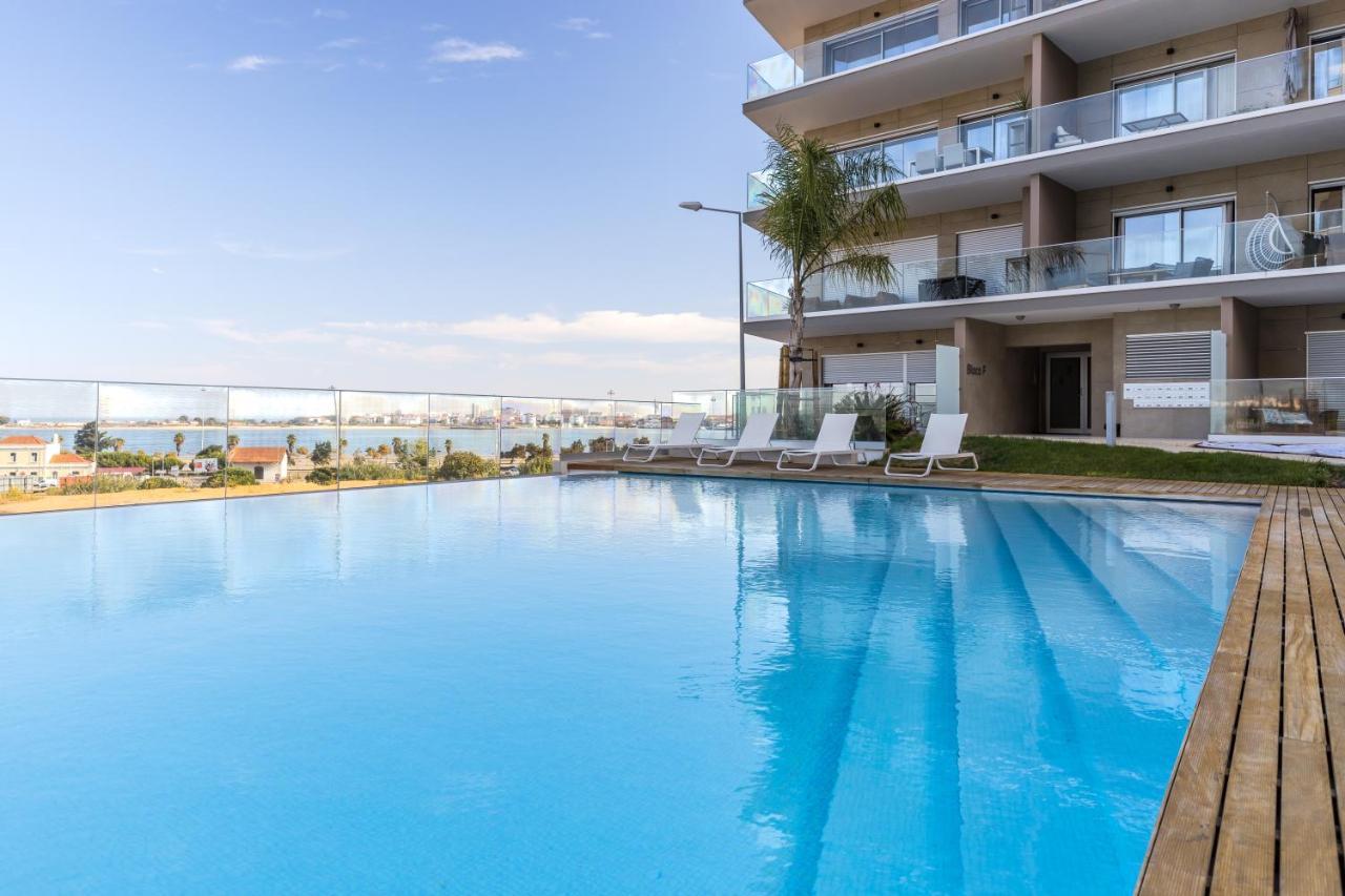 One River Seixal سيكسال المظهر الخارجي الصورة