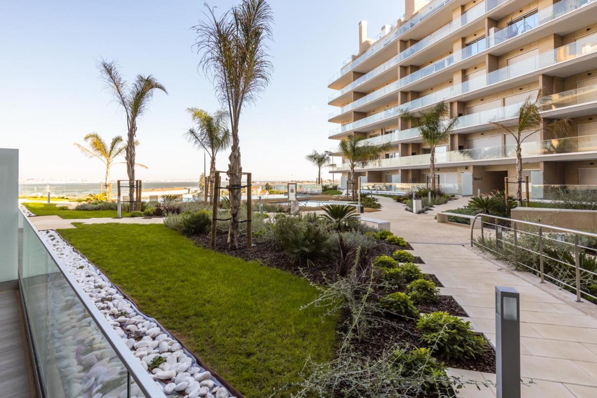 One River Seixal سيكسال المظهر الخارجي الصورة