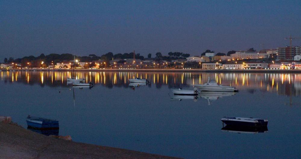 One River Seixal سيكسال المظهر الخارجي الصورة
